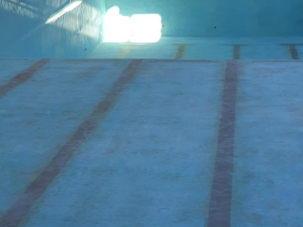 Posadzka żywiczna epoksydowa w basenie